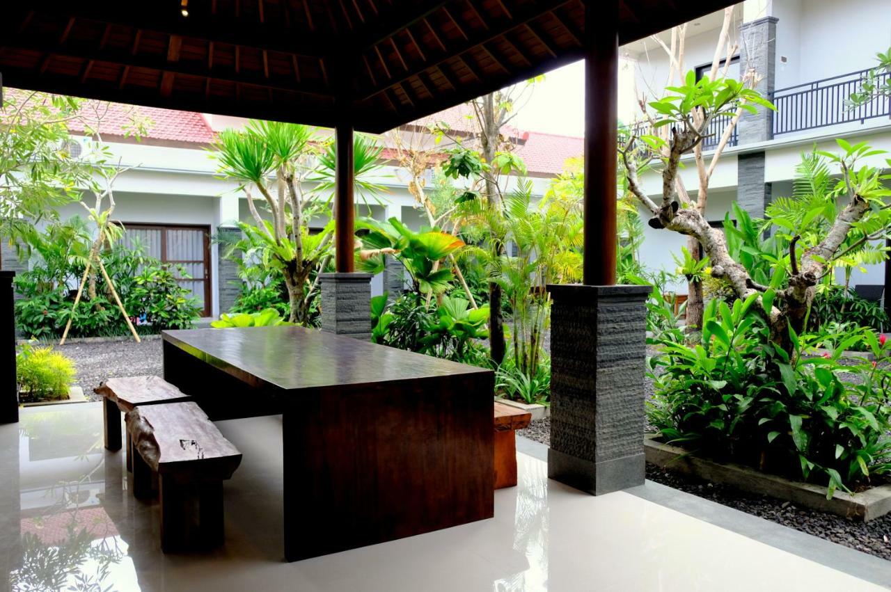 The New Moon Seminyak Hotel Exterior foto